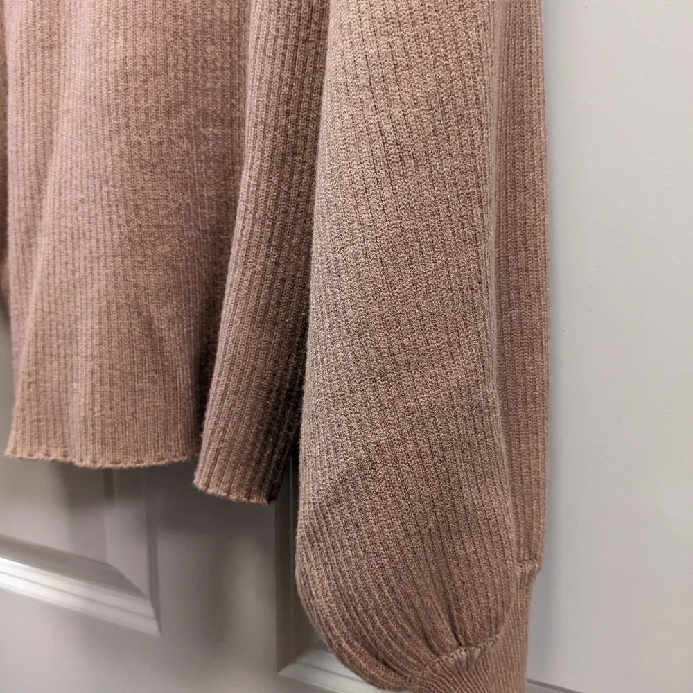 Moodie mock neck balloon sleeve sweater- size large